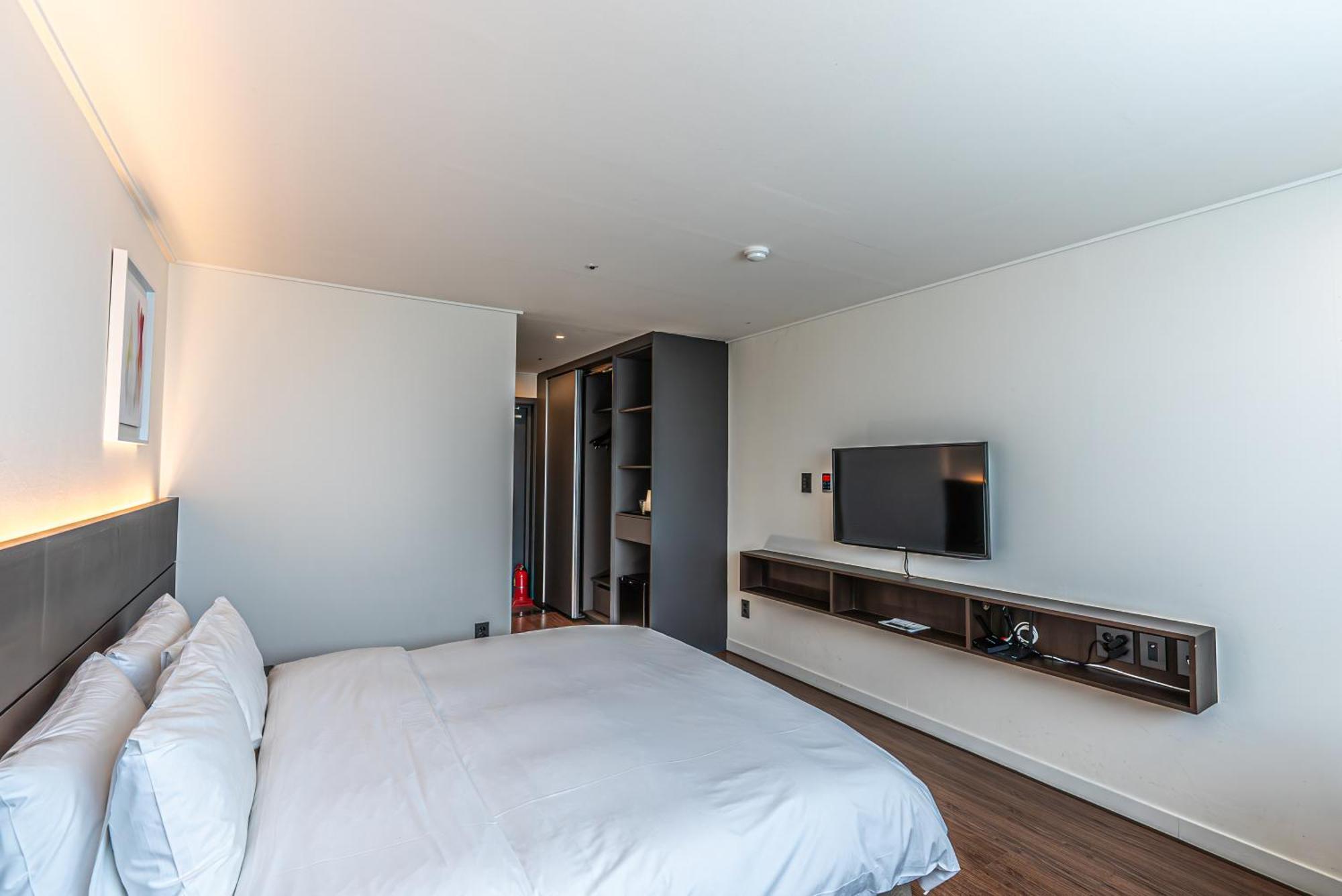 Hotel The Grang Jungmun Seogwipo Exterior foto