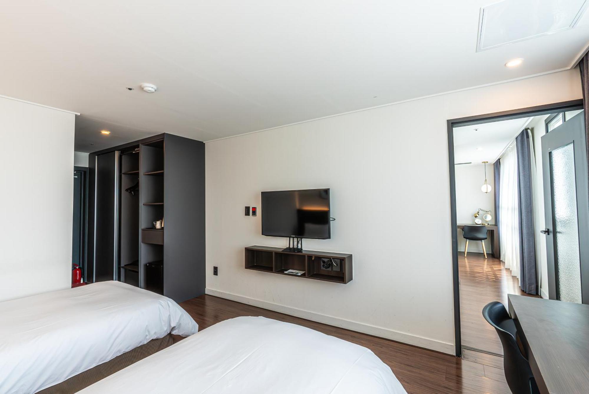 Hotel The Grang Jungmun Seogwipo Exterior foto