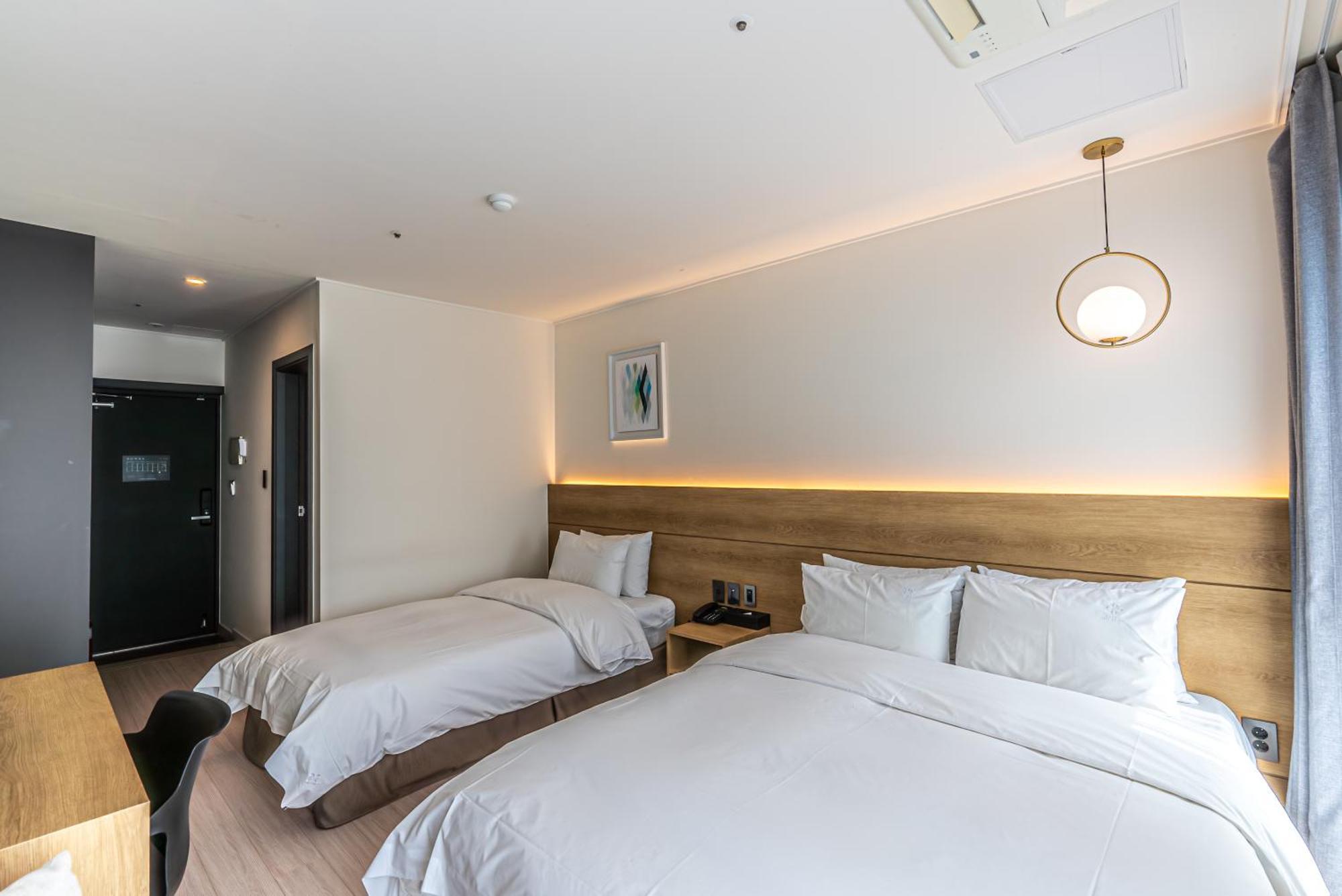 Hotel The Grang Jungmun Seogwipo Exterior foto